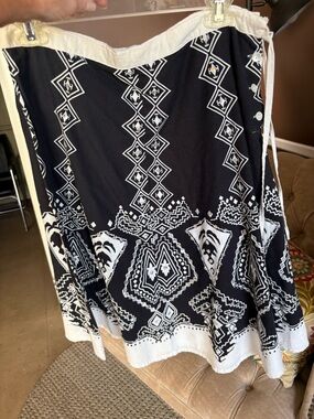 Women’s Black & White Patterned Skirt